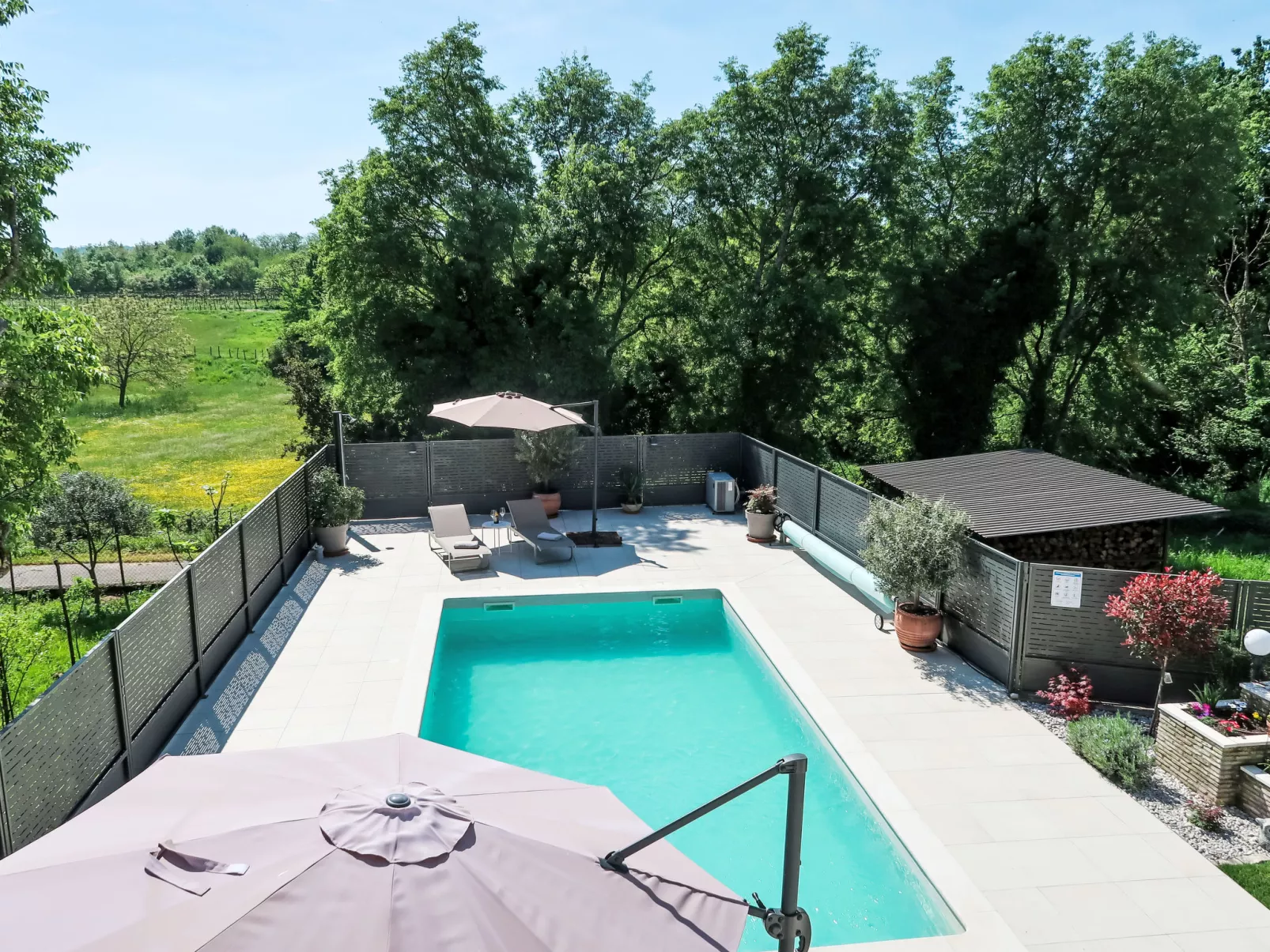 Villa Lora-Outside