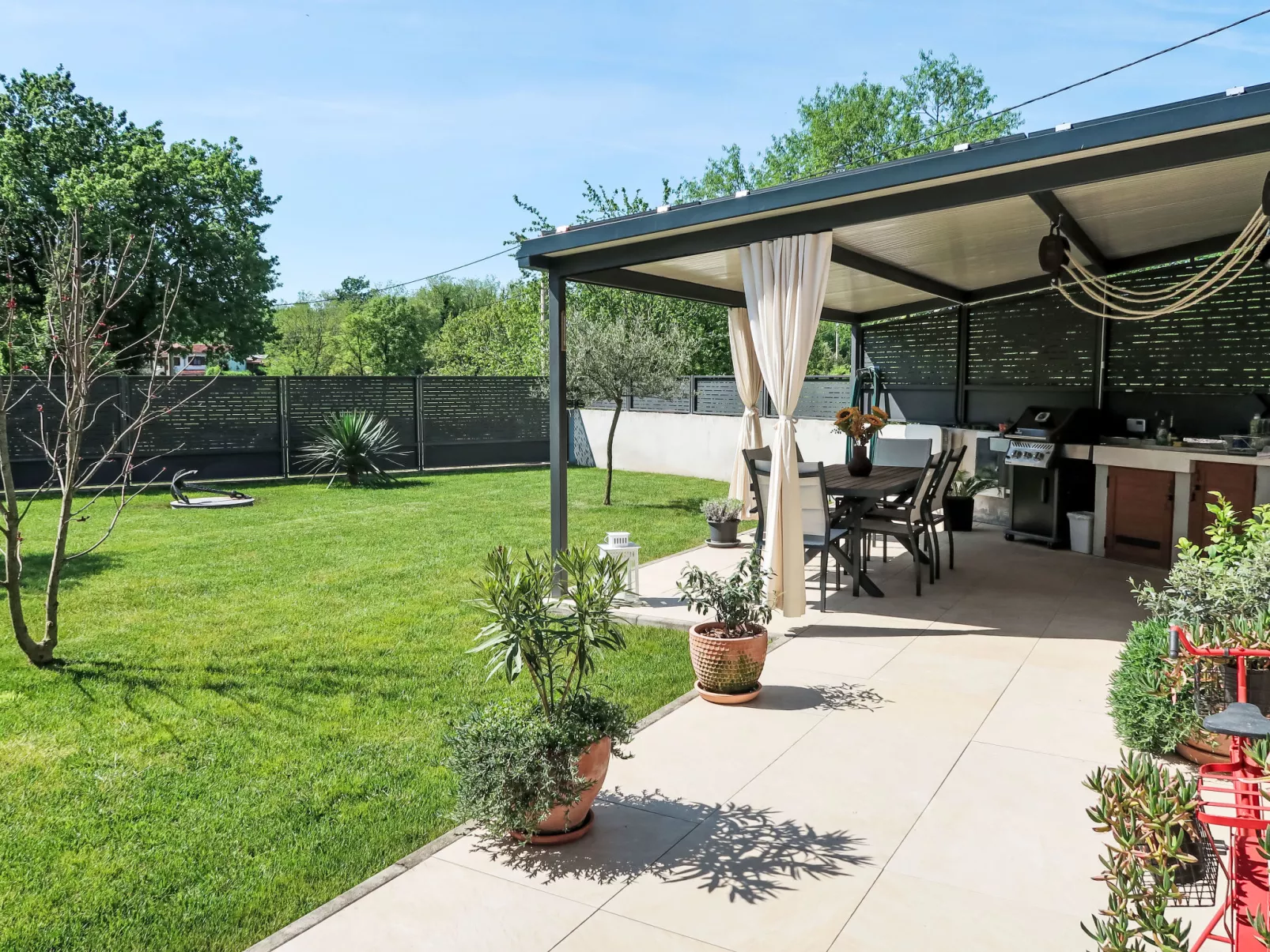Villa Lora-Outside