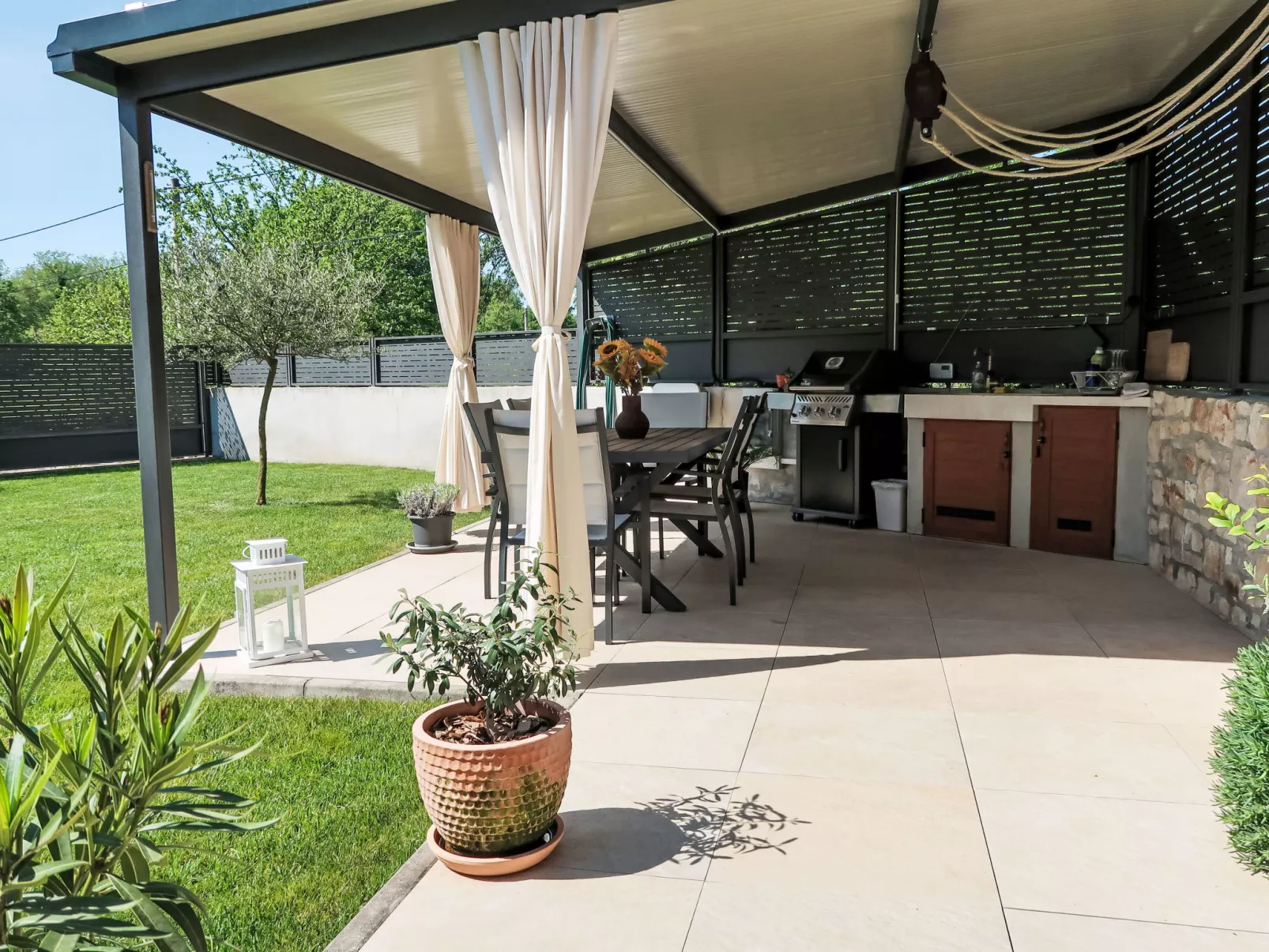 Villa Lora-Outside
