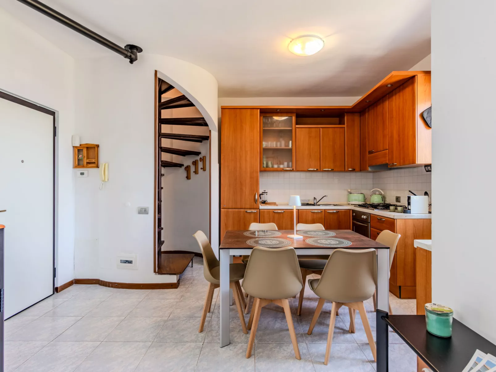 Bellano Lakeview Apartment-Dedans