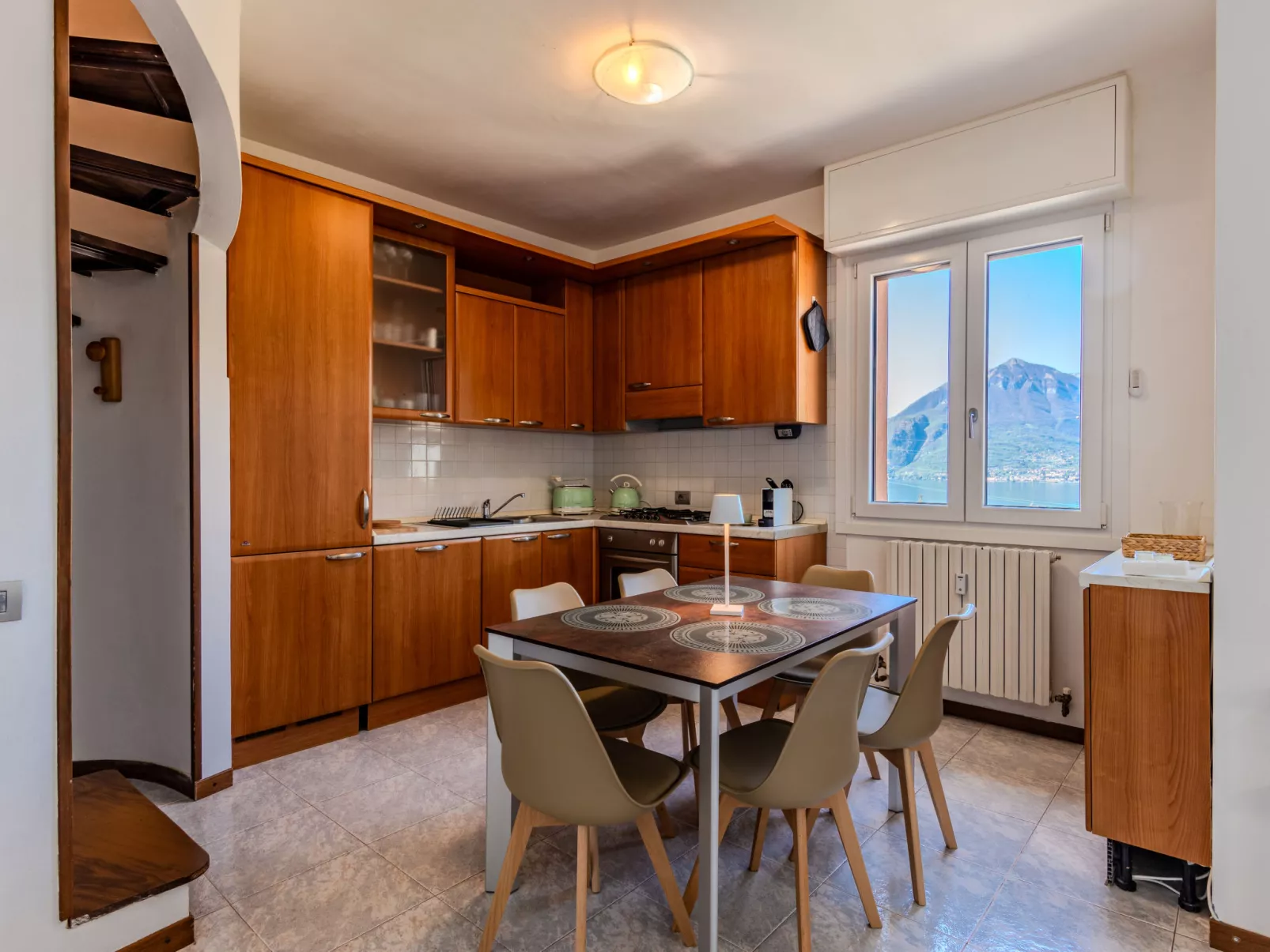 Bellano Lakeview Apartment-Dedans