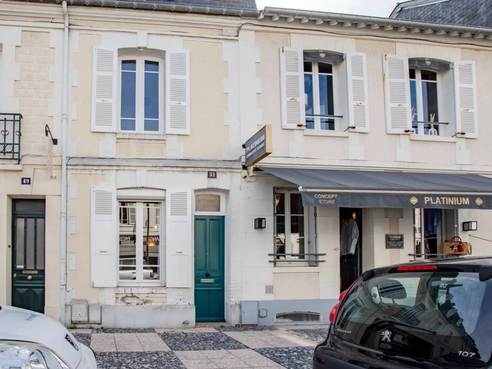 Gambetta-Outside