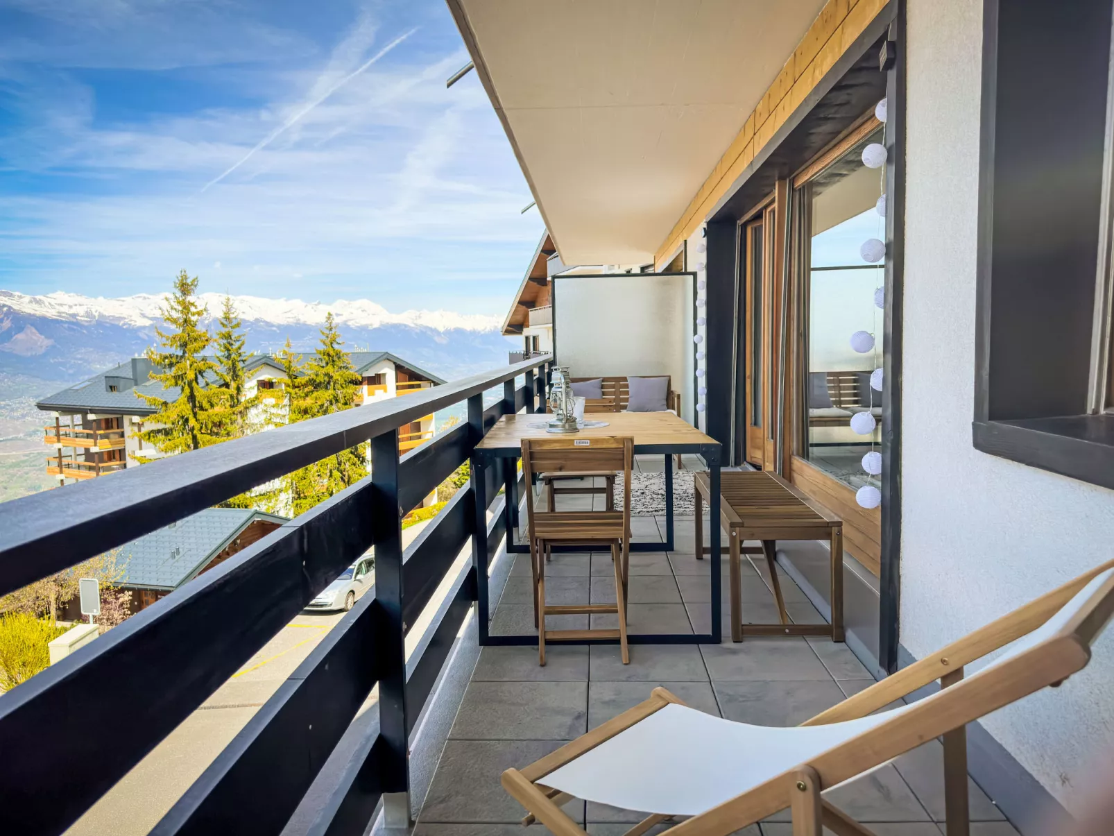 Swiss Alps view Aiglon H2-Outside