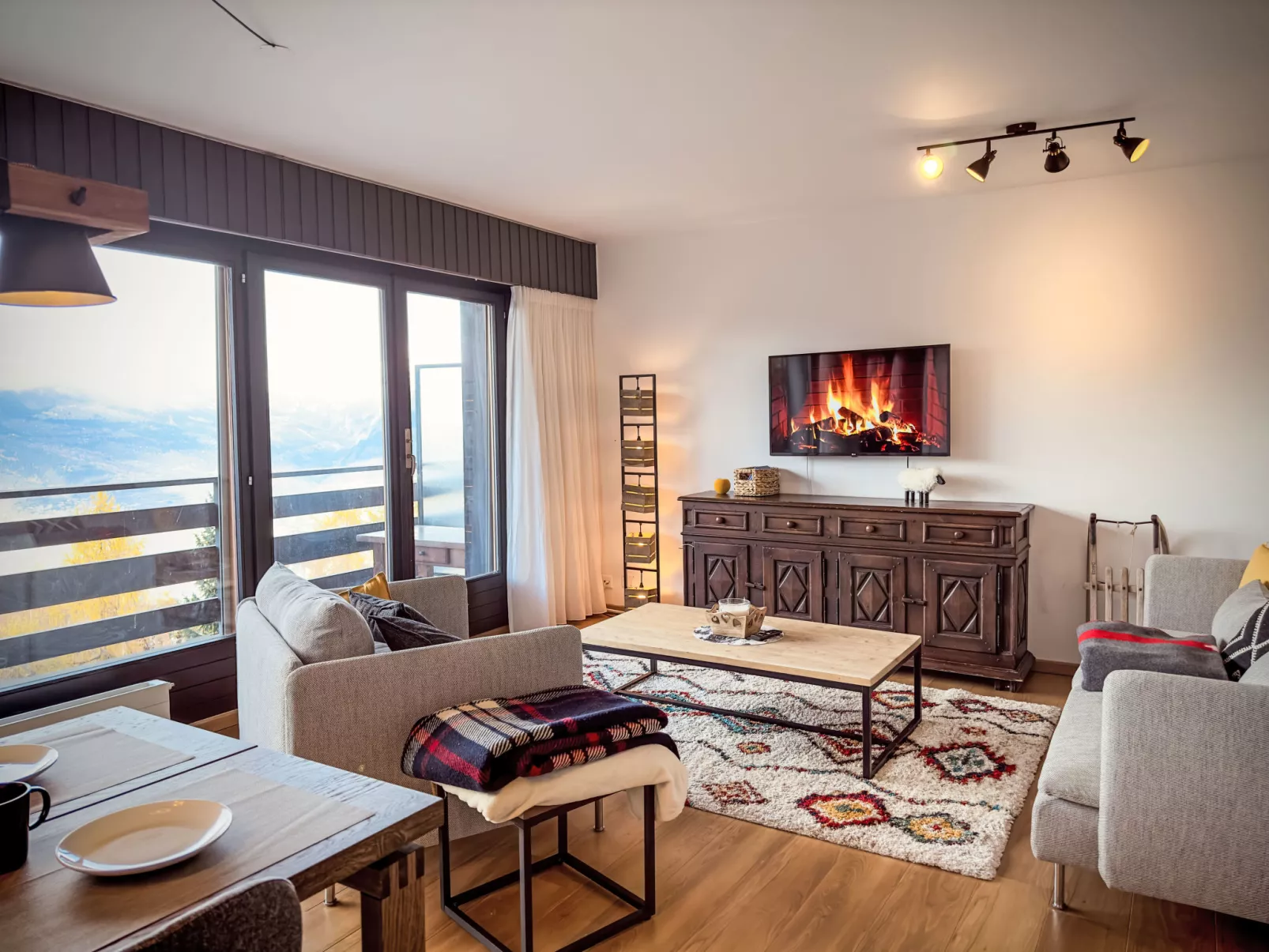 Swiss Alps view Aiglon H2-Inside