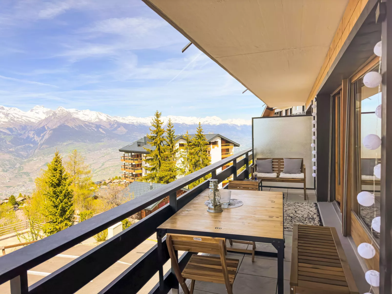 Swiss Alps view Aiglon H2-Outside