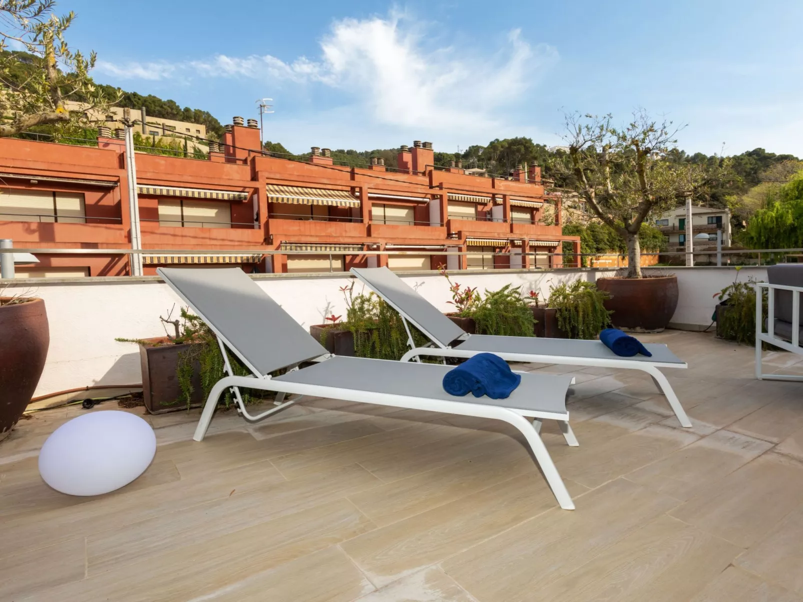 Sa Riera White on the Beach-Outside