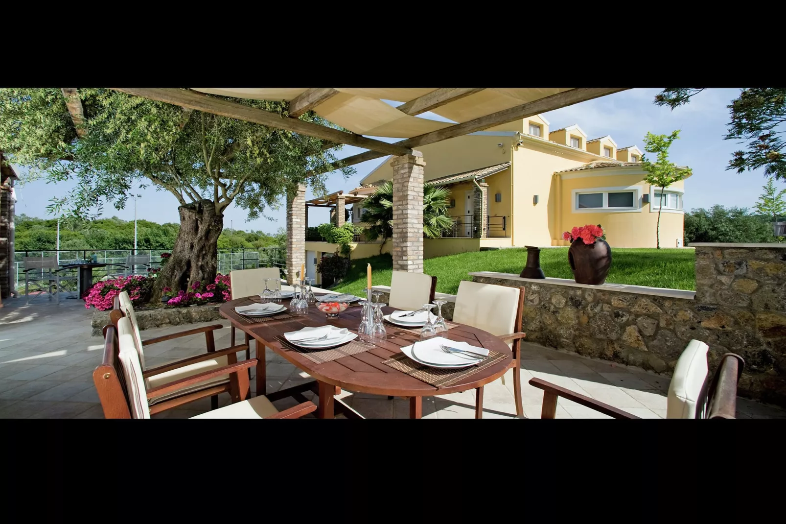 Villa Classic-Gardens summer
