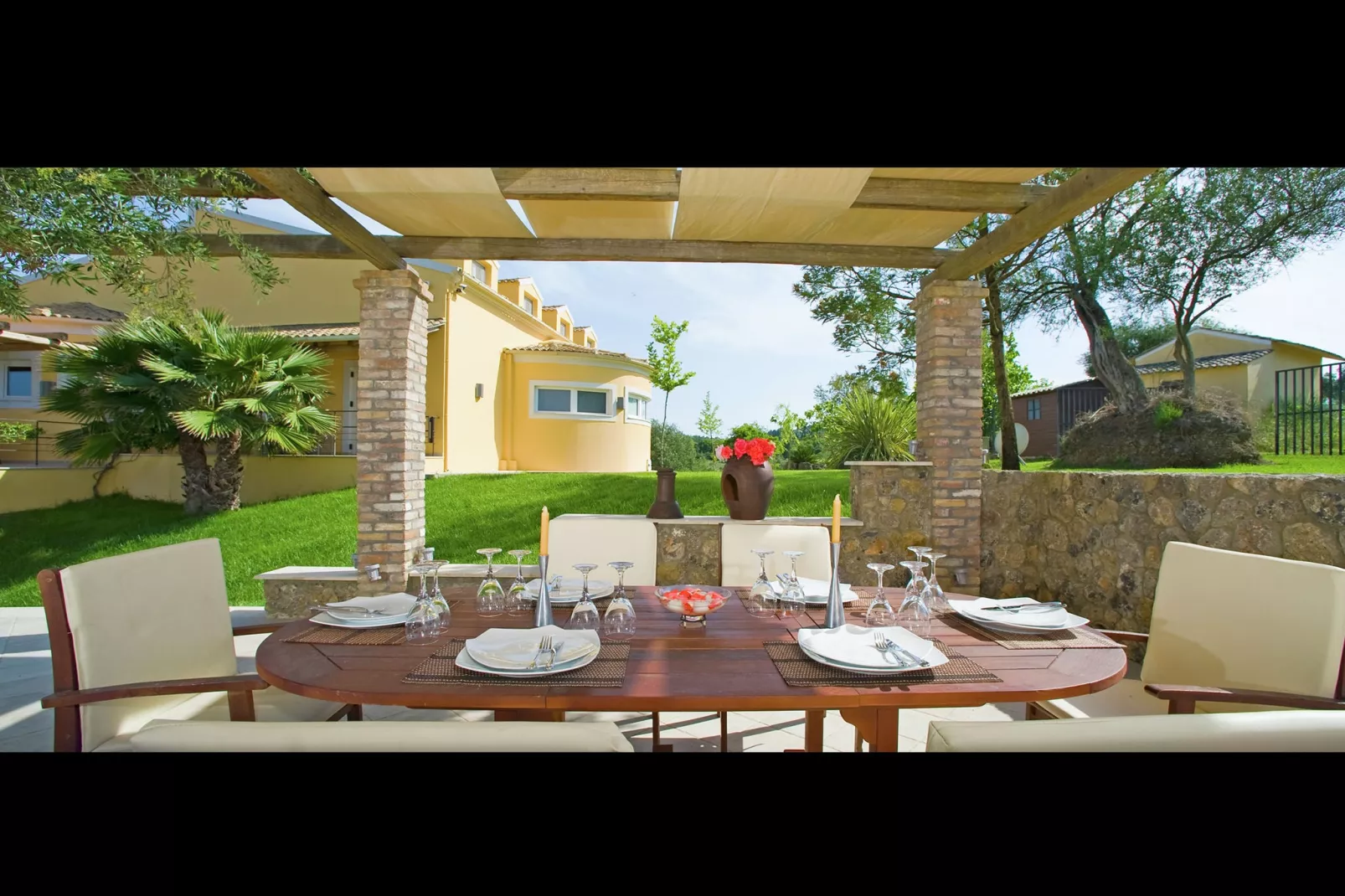 Villa Classic-Gardens summer