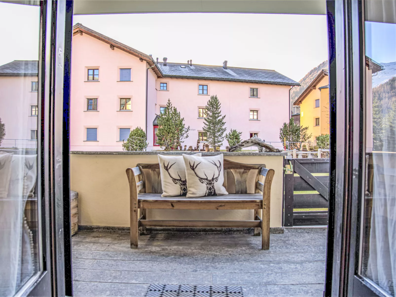 Chesa Tschierv II 30-Outside