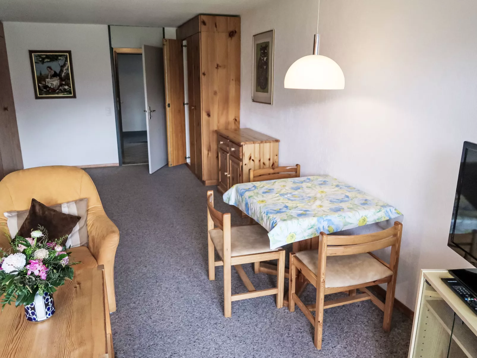 Apt B 093 - Inside