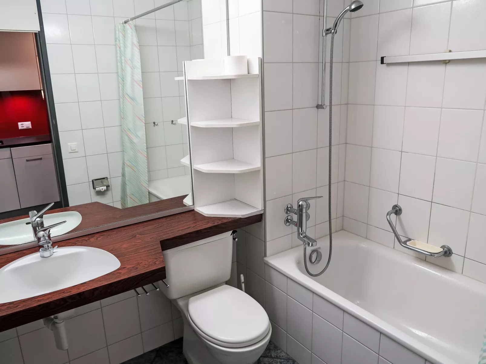 Apt B 093 - Inside