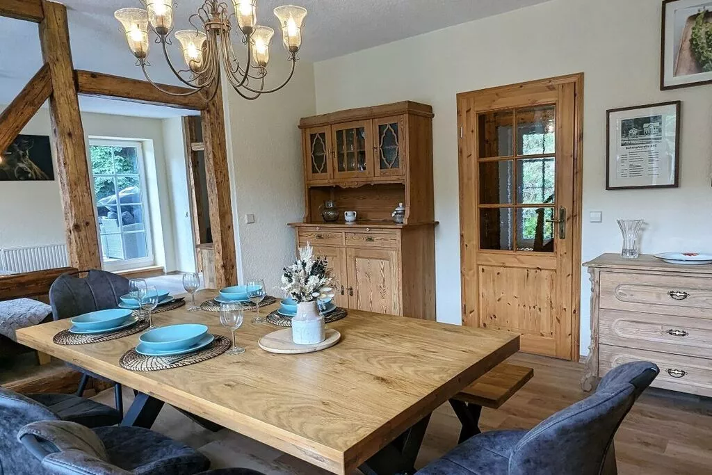 464620-Dining room
