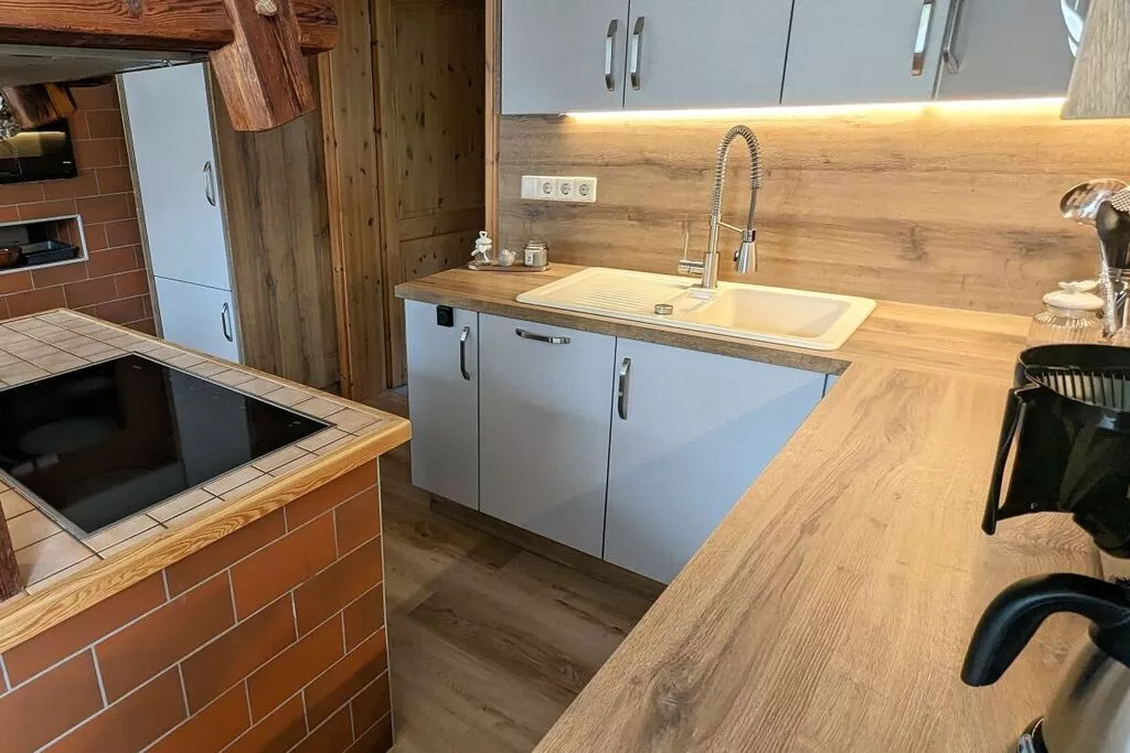 464620-Kitchen