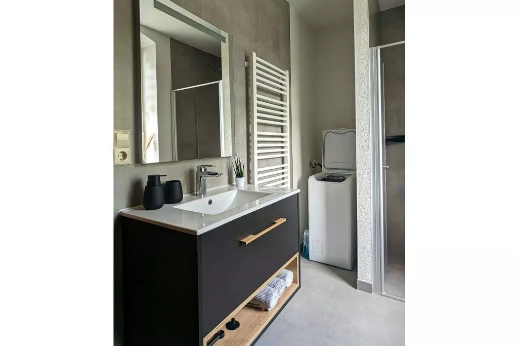 464620-Bathroom