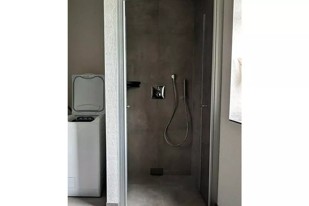 464620-Bathroom