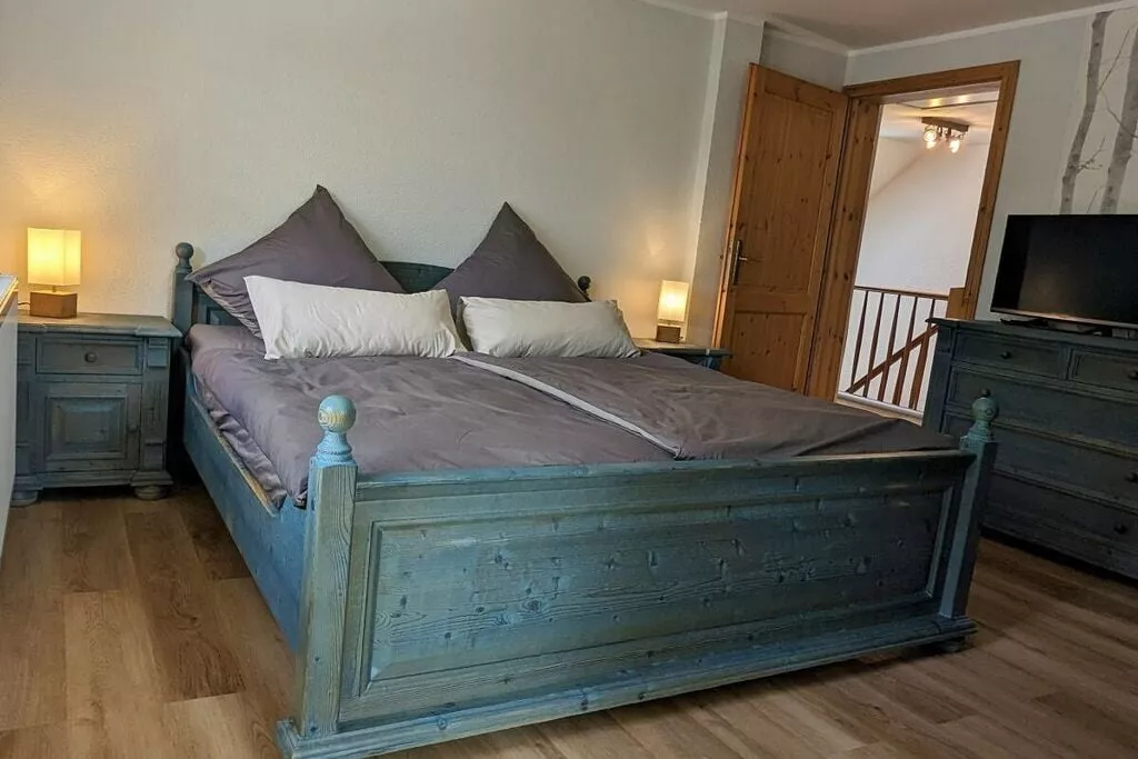 464620-Bedroom