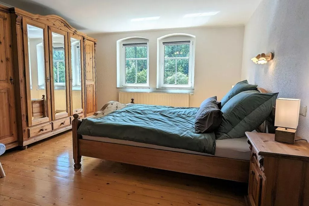 464620-Bedroom