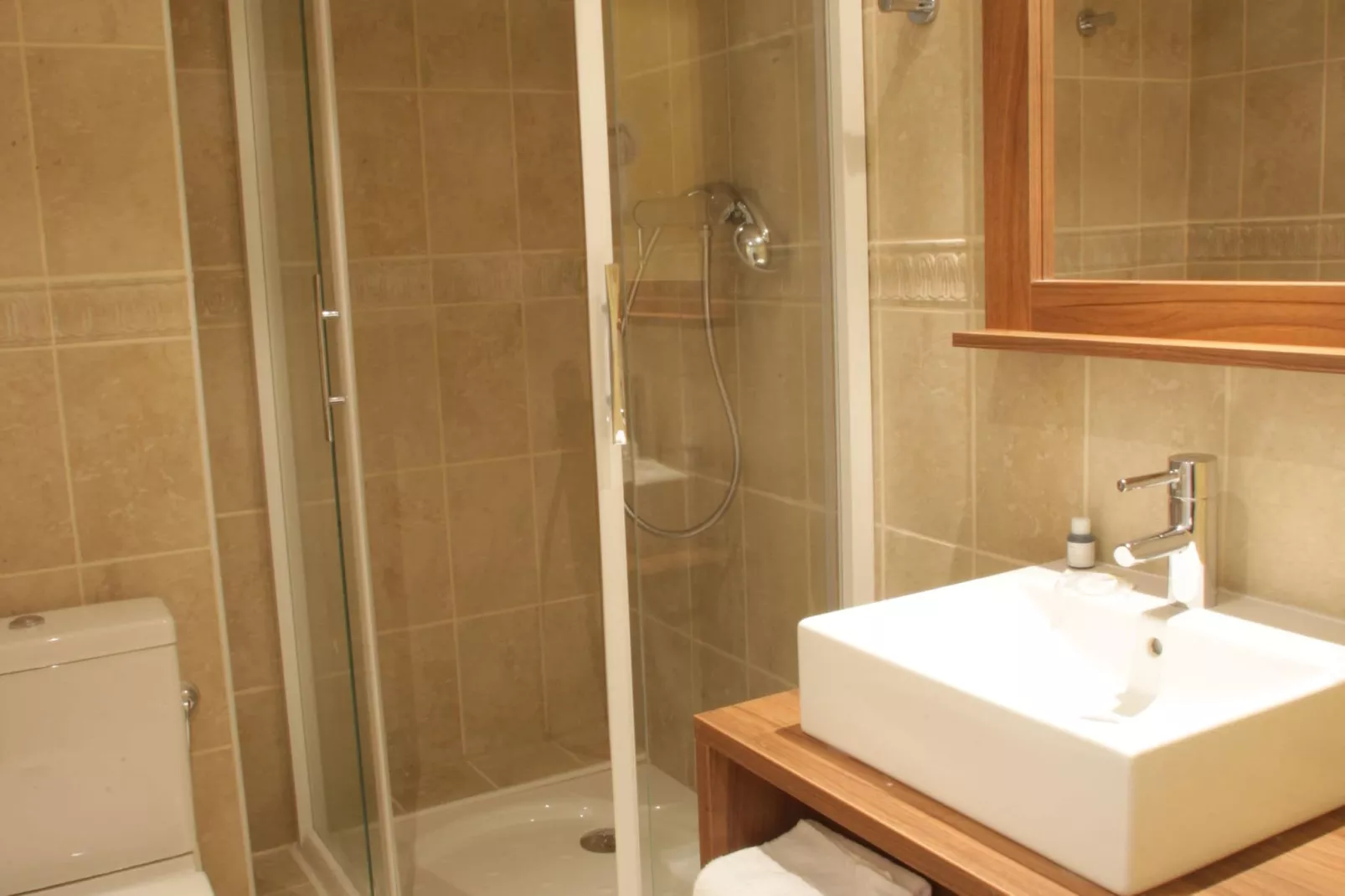 Les Terrasses d'Isola 1-Bathroom