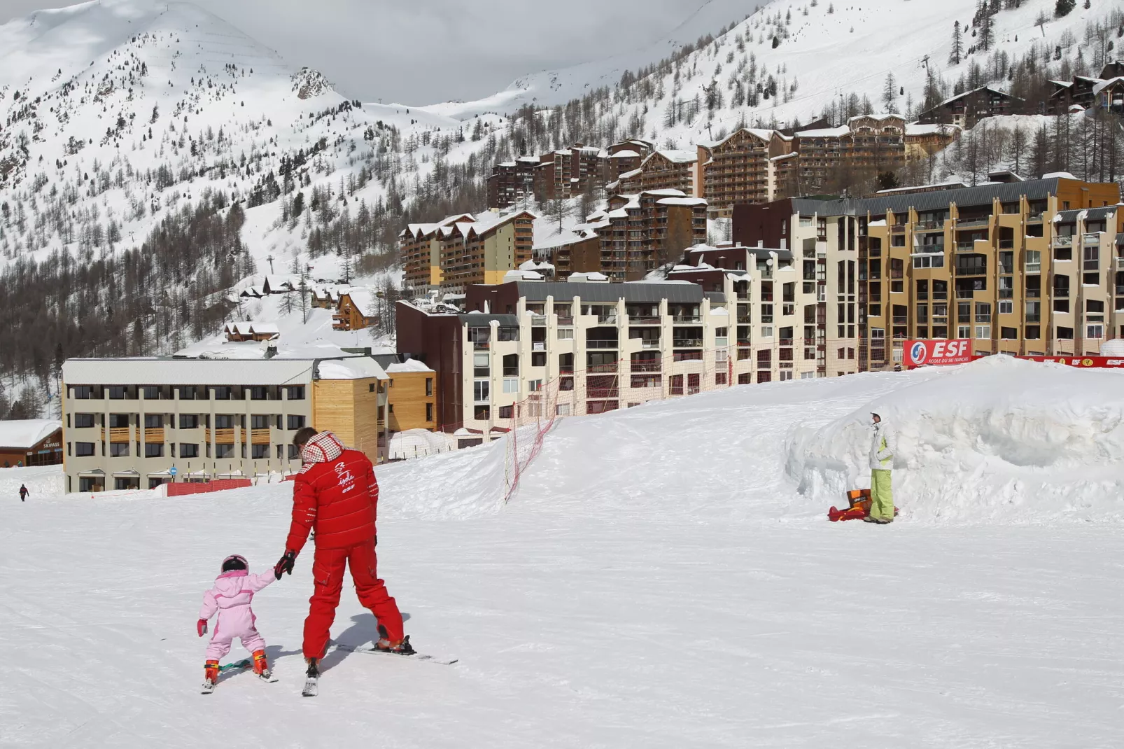 Les Terrasses d'Isola 1-Area winter 1km