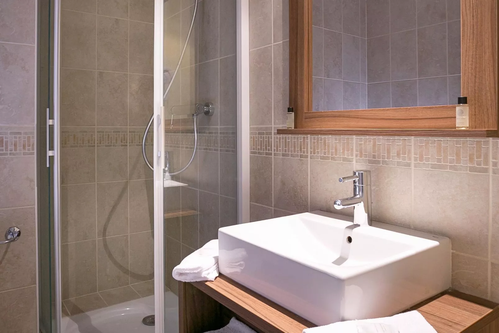 Les Terrasses d'Isola 2-Bathroom