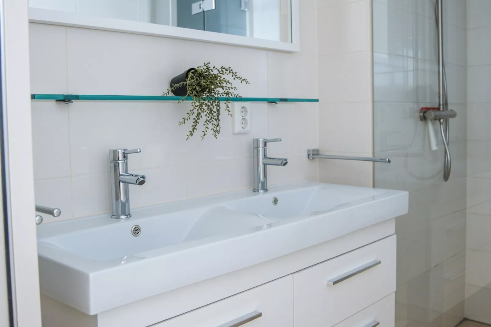 De ZeeParel Pink Shrimp-Bathroom