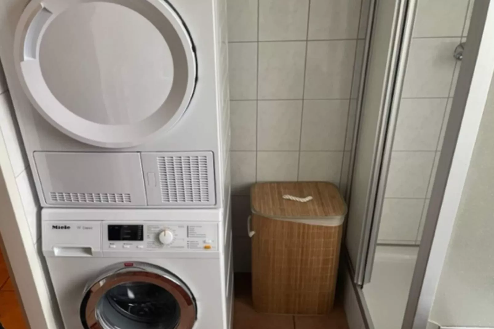 Premium bungalow – max 4 personen – nummer 107-Bathroom