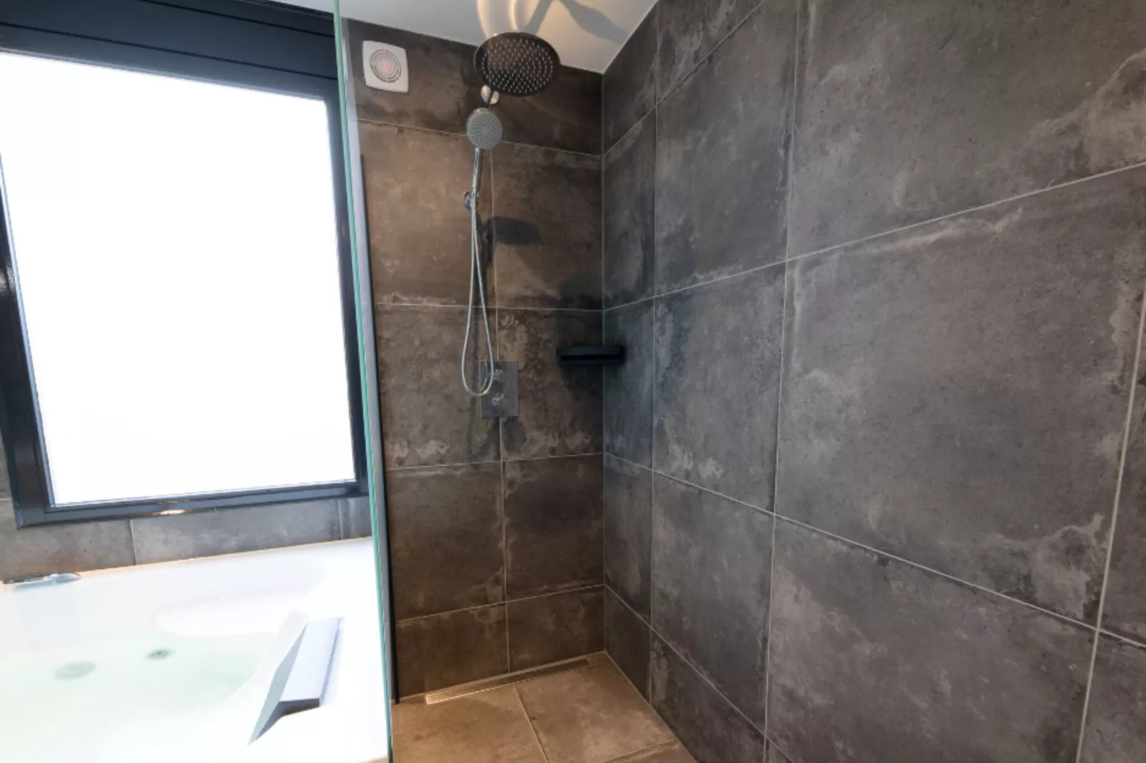 6 pers Welness huis 83-Badezimmer
