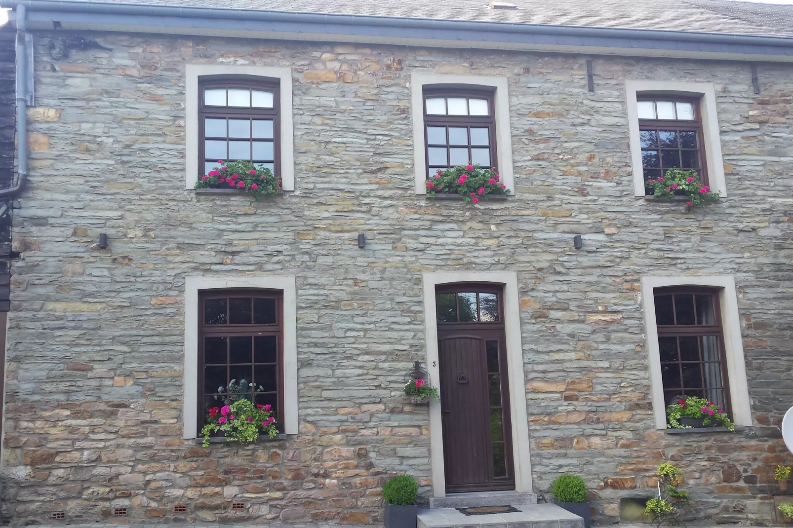 Chez Zélie-Exterior summer