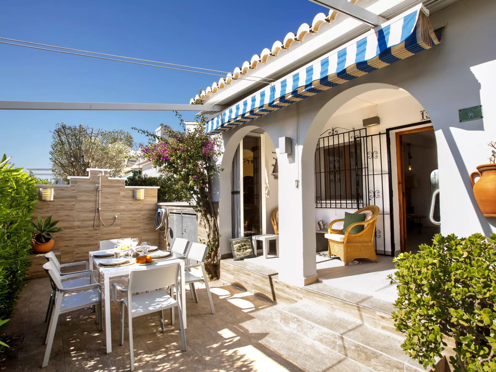 Pueblo Andaluz-Outside