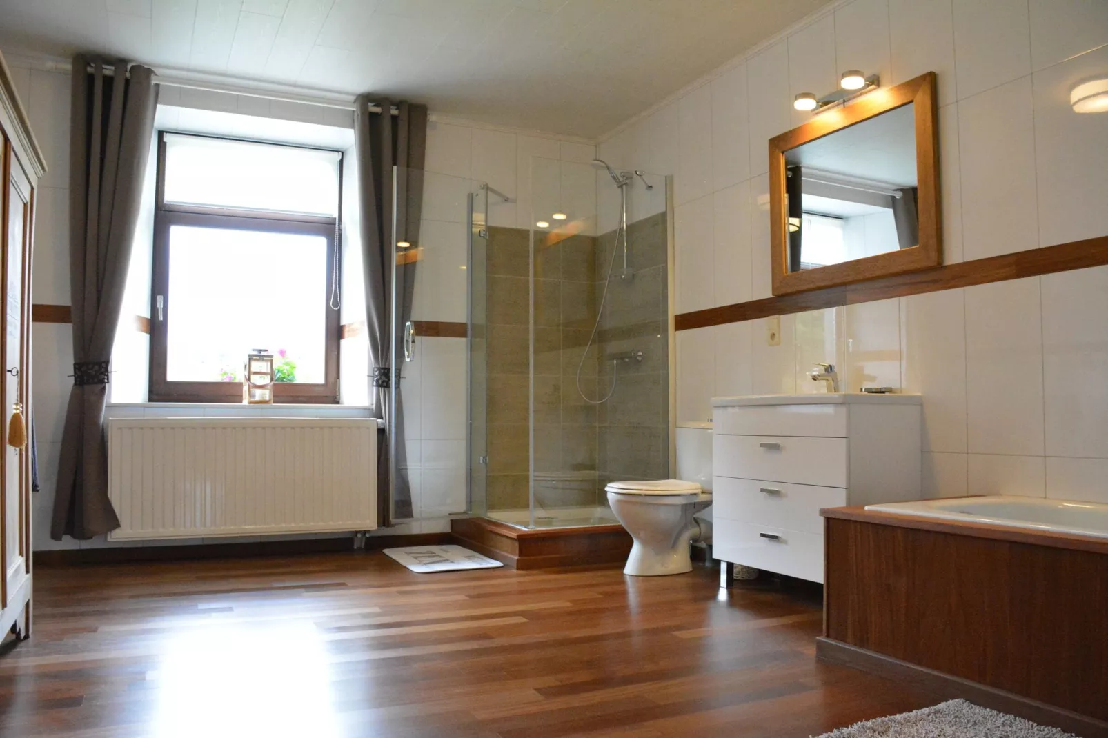 Chez Zélie-Bathroom