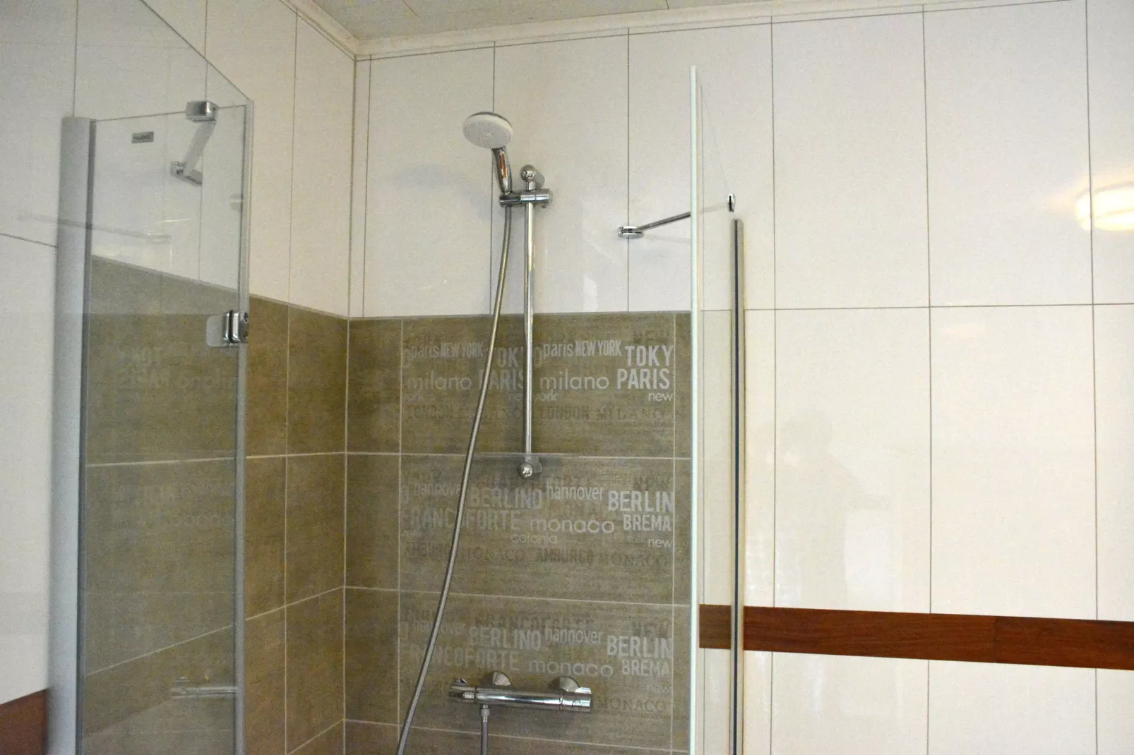 Chez Zélie-Bathroom