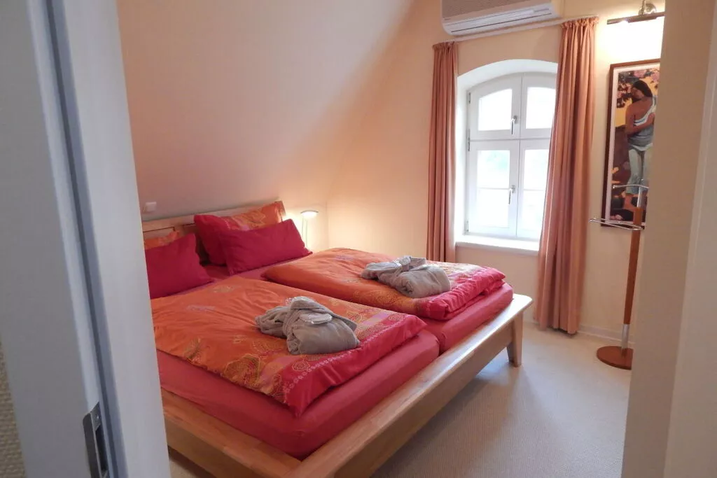 103076-Bedroom