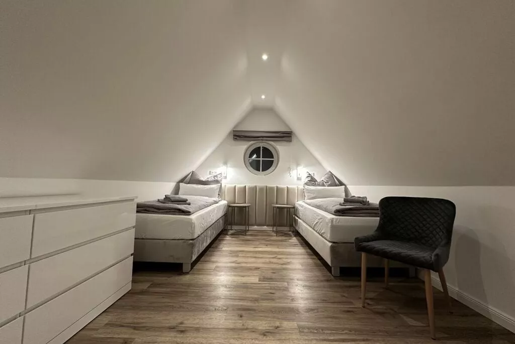479490-Bedroom