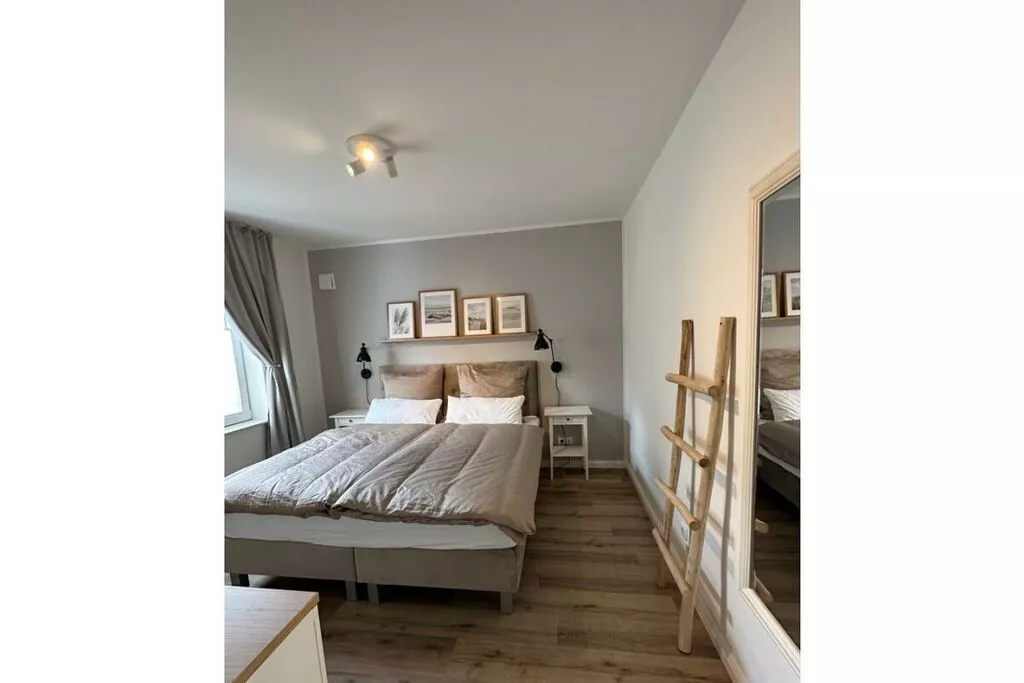 411403-Bedroom