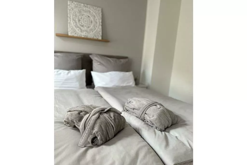 411403-Bedroom