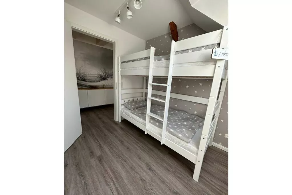 452831-Bedroom