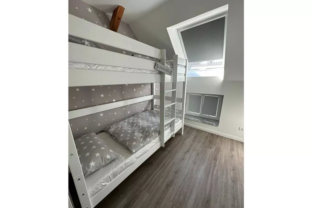 452831-Bedroom
