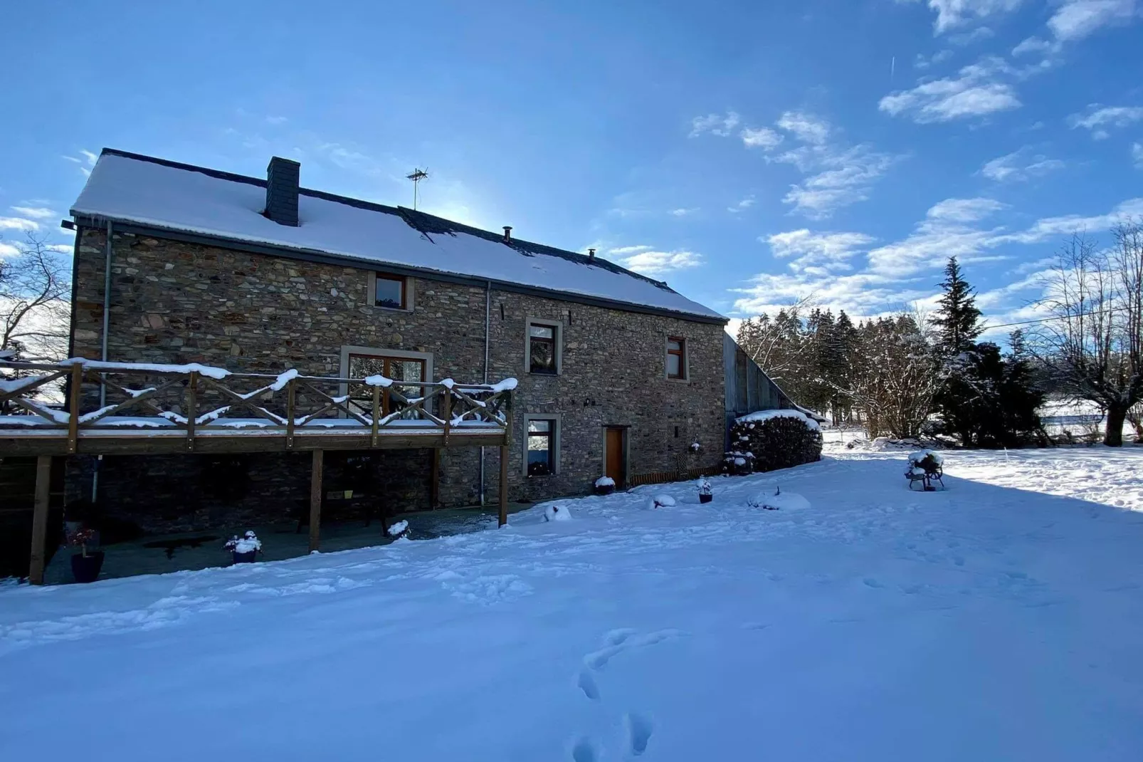 Chez Zélie-Exterior winter