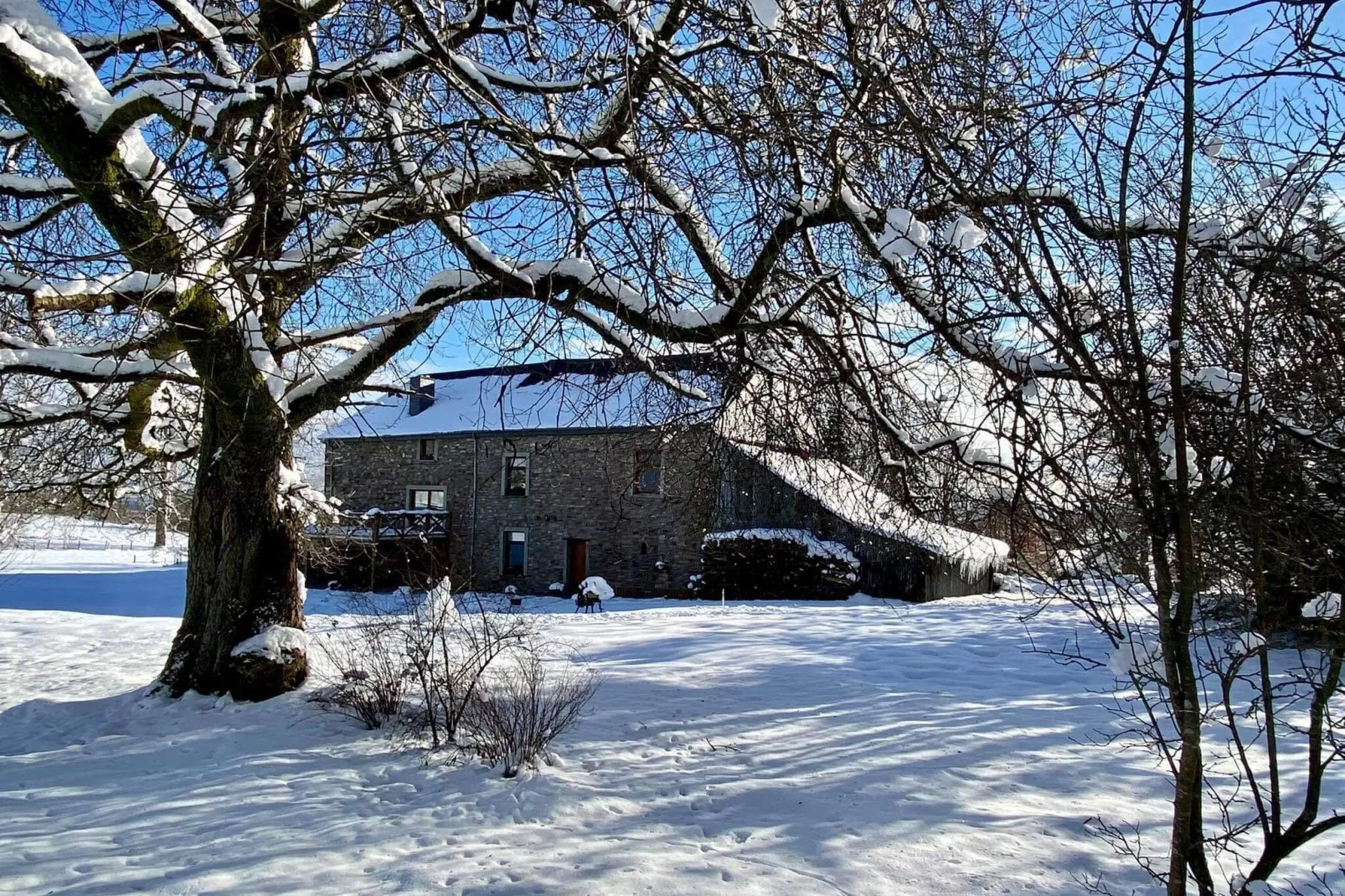 Chez Zélie-Exterior winter