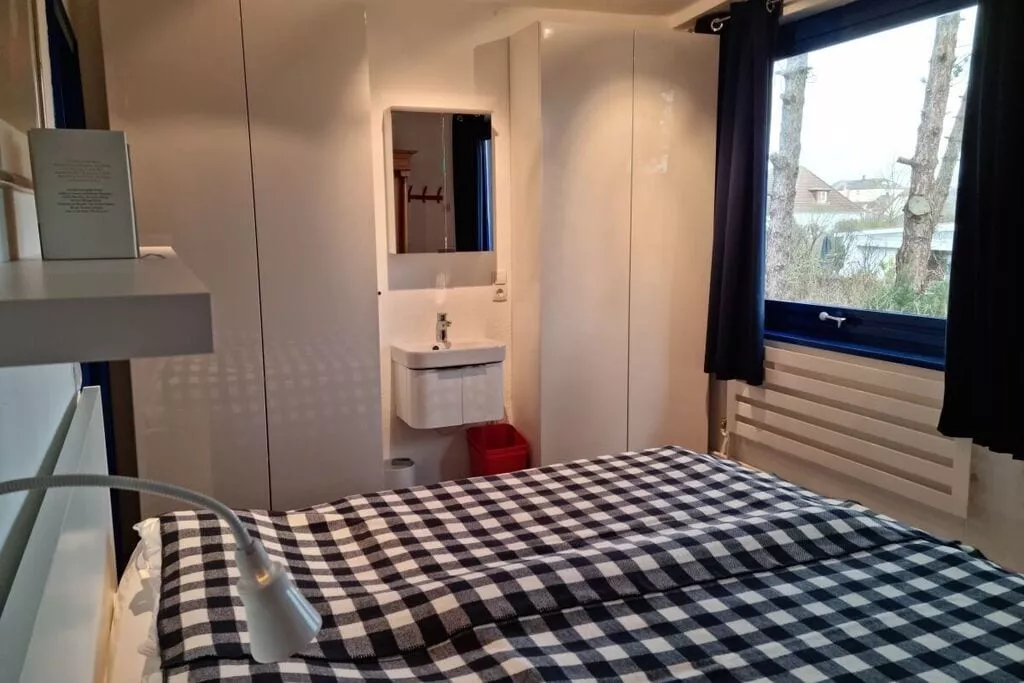 267747-Bedroom