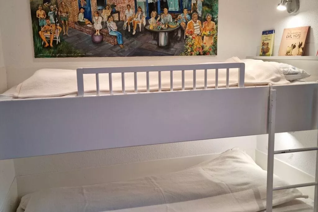 267747-Bedroom