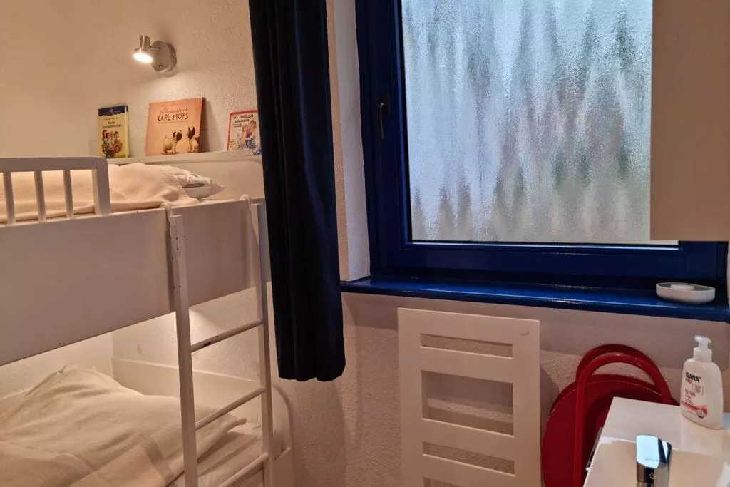 267747-Bedroom