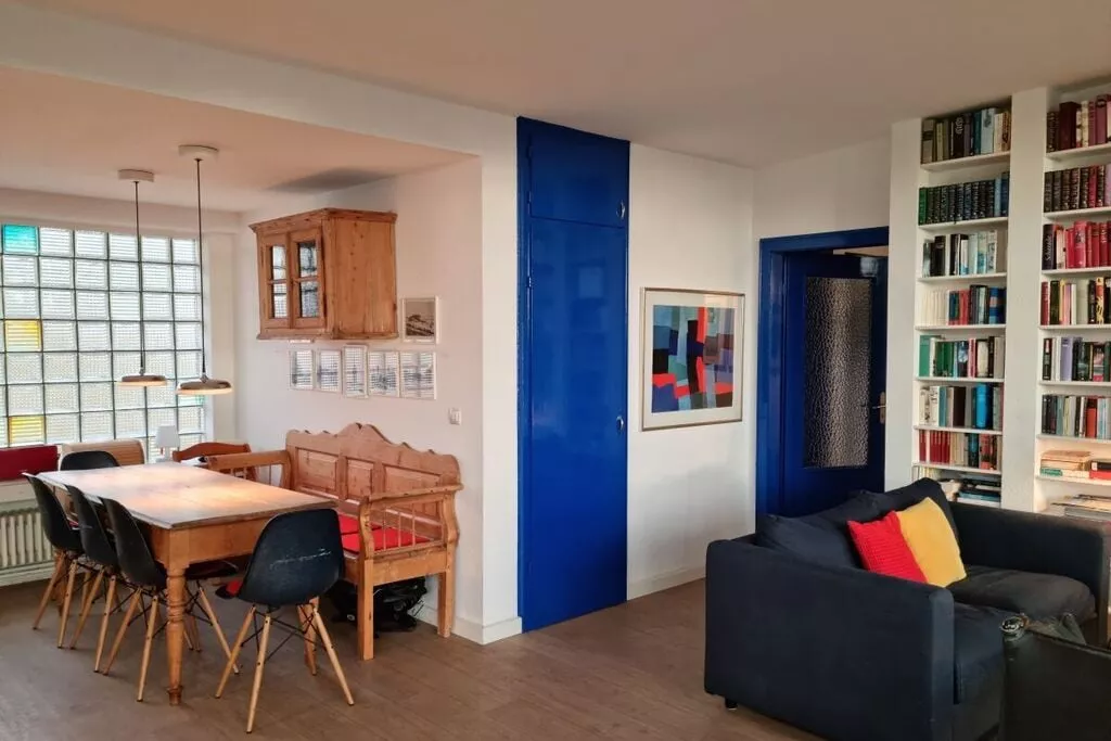 267747-Dining room