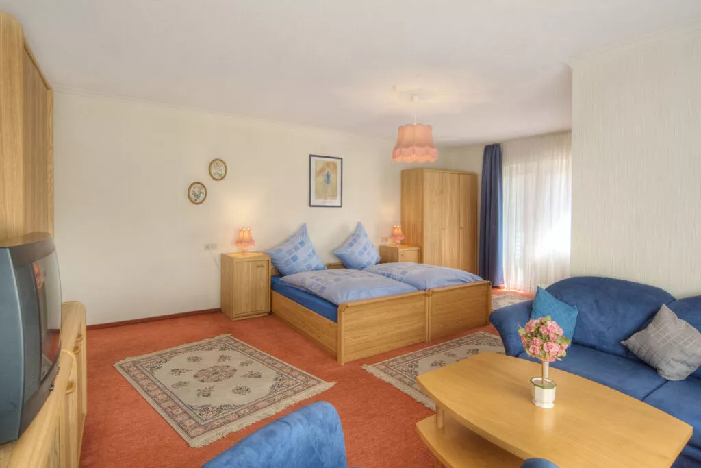 22508-Bedroom