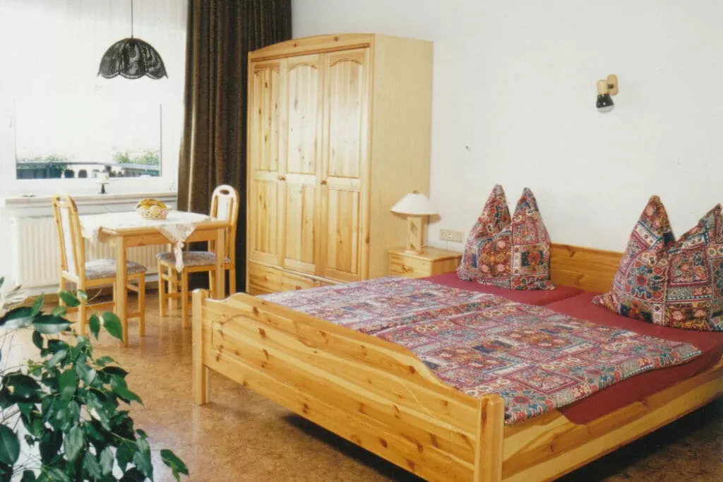 22508-Bedroom