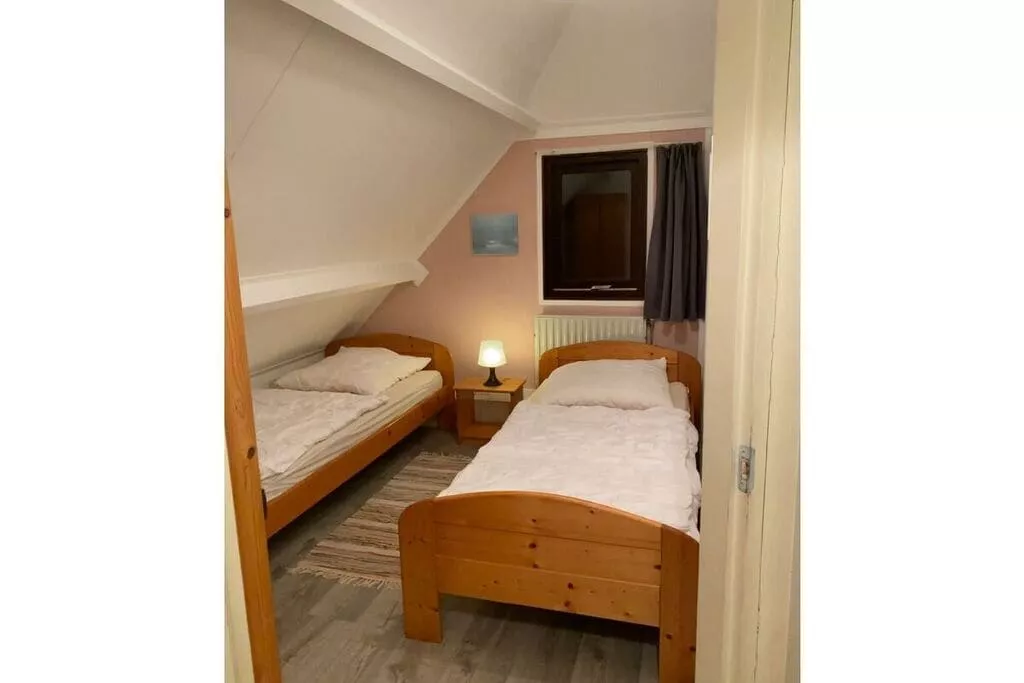 245443-Bedroom