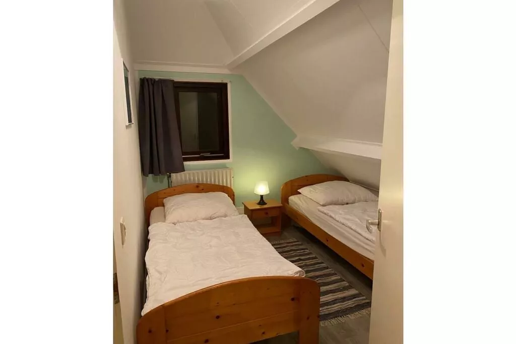 245443-Bedroom