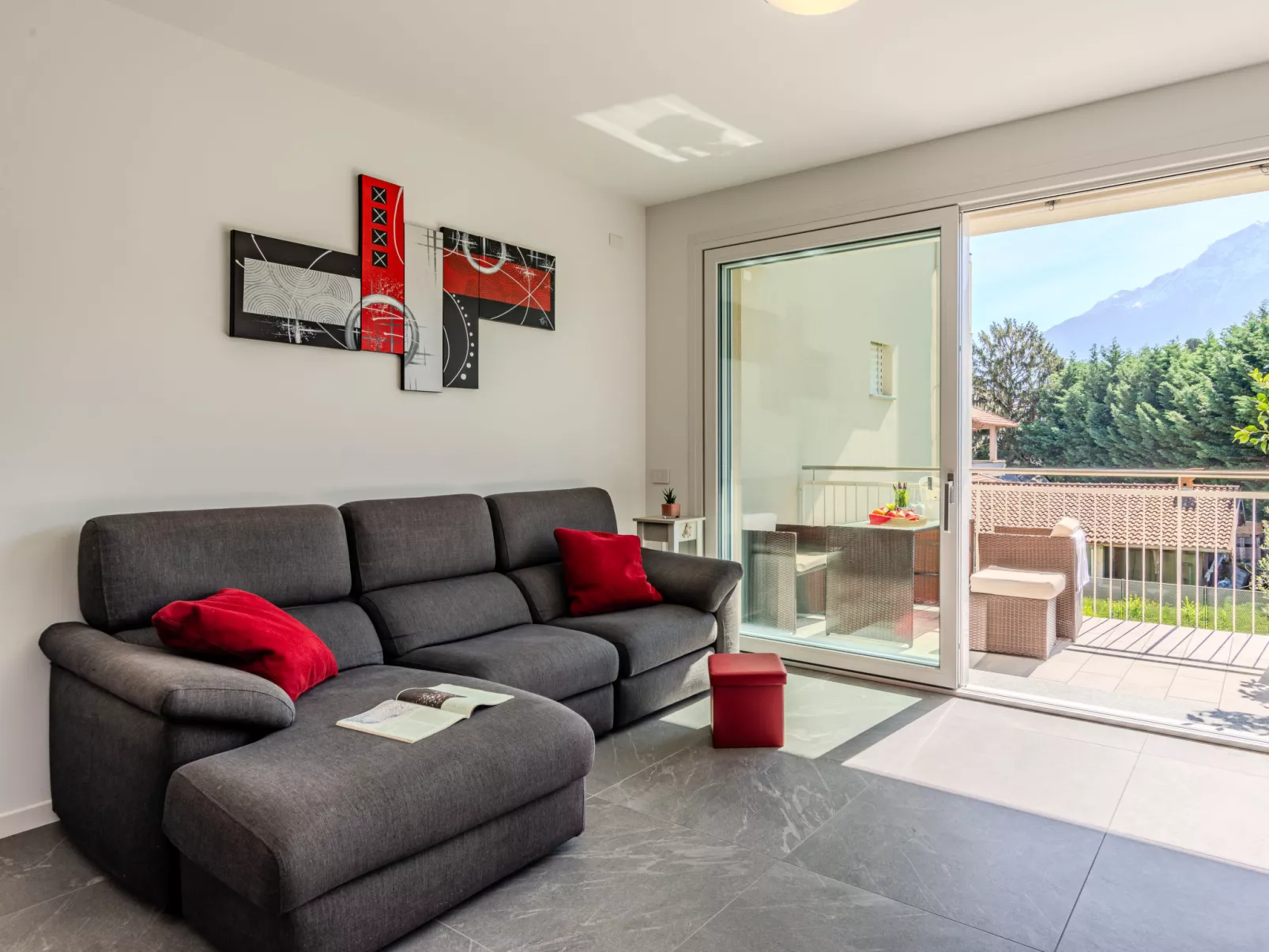 Sunny House-Inside