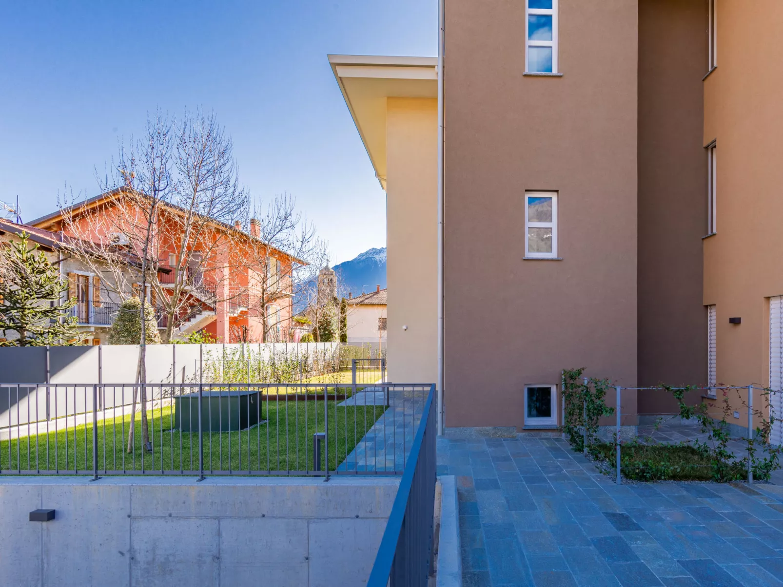 Sunny House-Outside