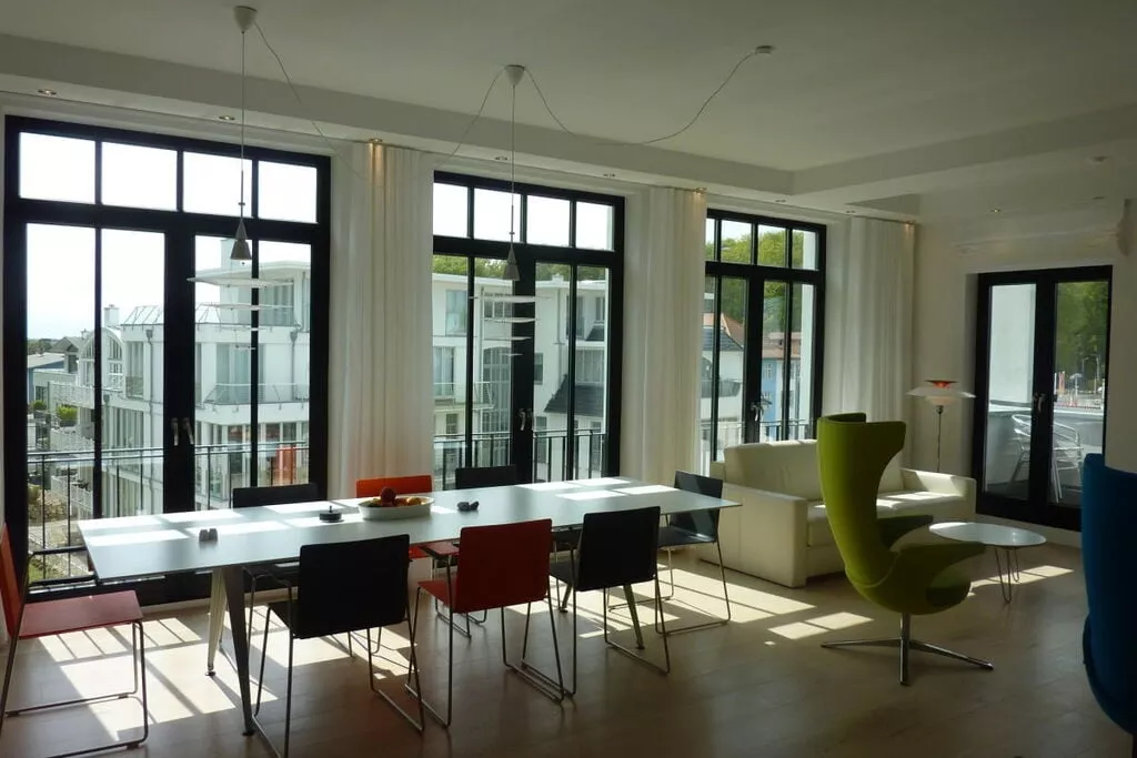 67070-Dining room